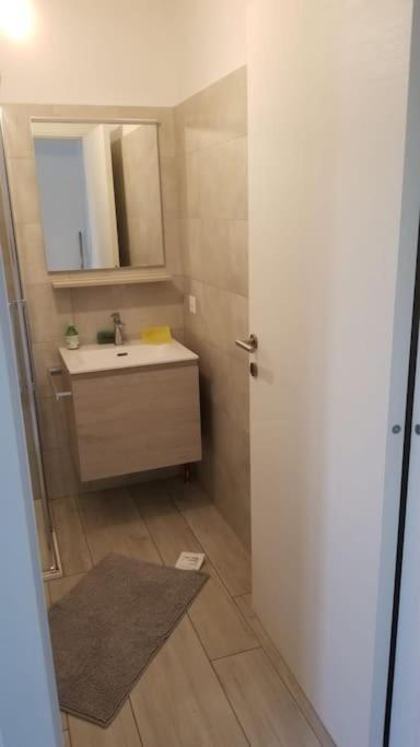 Monolocale A Mendrisio Apartment Bagian luar foto