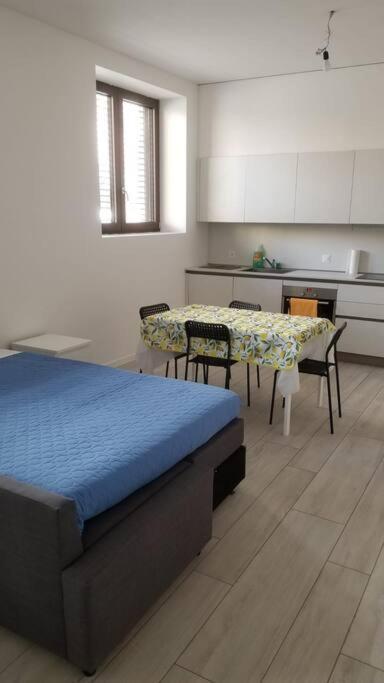 Monolocale A Mendrisio Apartment Bagian luar foto
